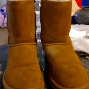 Really cute boots they are comfortably to wear anywhere while it's winter!